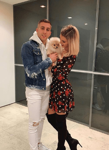 Gerard Deulofeu With His Pet And Girlfriend
